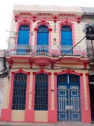 Fachada del Hostal La Preferida