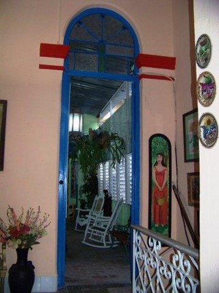 Entrada a las habitaciones del Hostal La Preferida