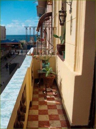 Vista al mar desde el balcón de la Casa Colonial Vicente